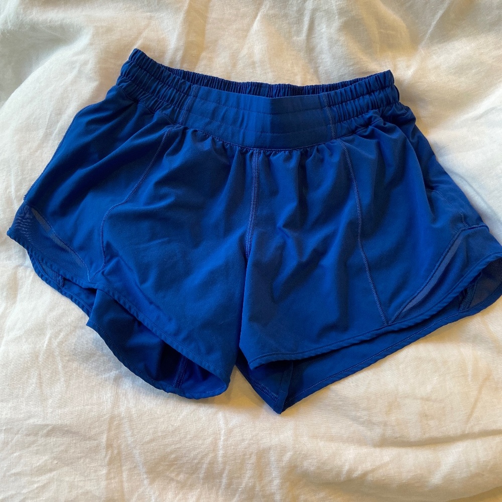 Lululemon Hotty Hot 4” size 6 EUC